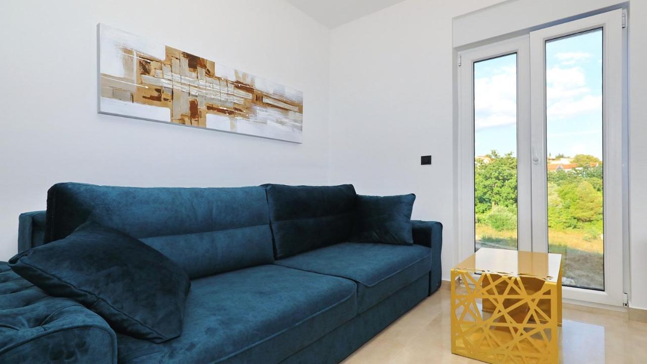 Adastra Apartments Maslenica Exterior photo