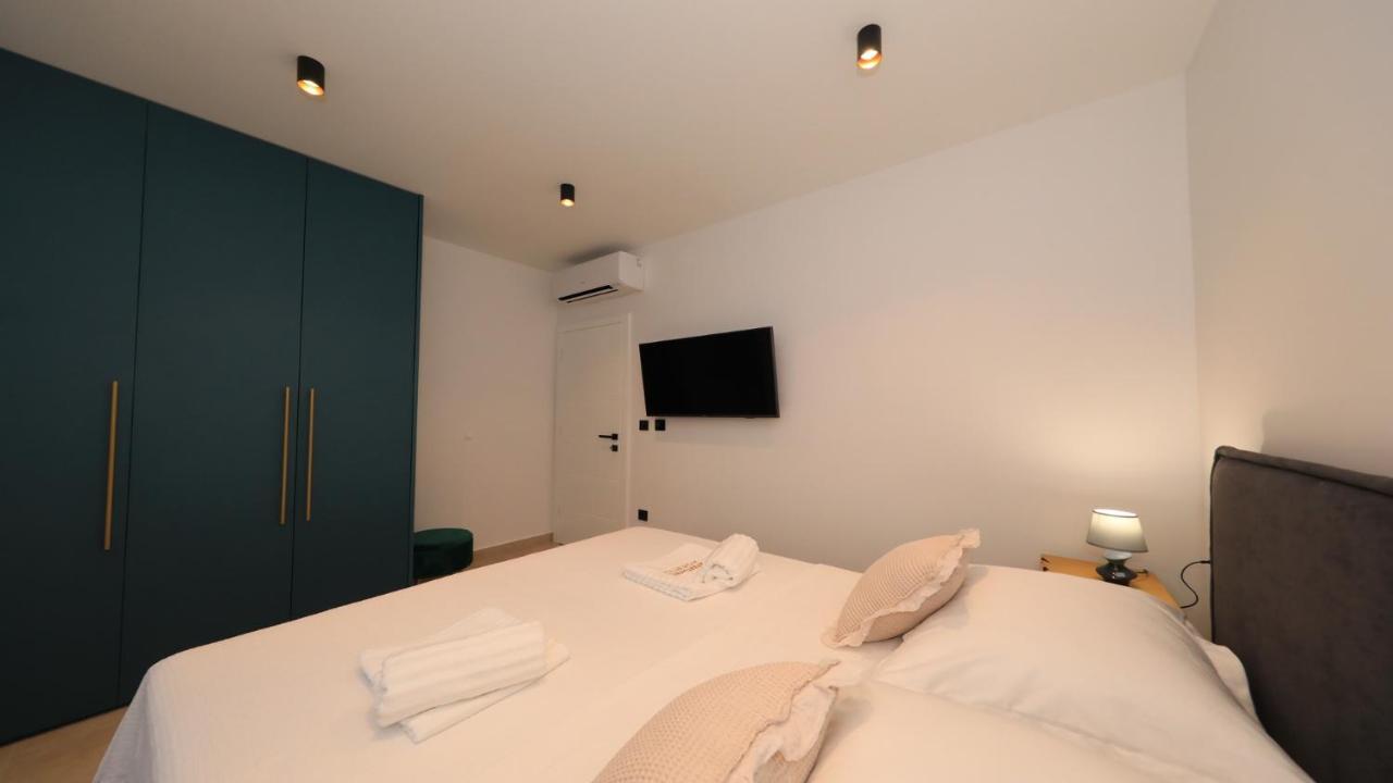 Adastra Apartments Maslenica Exterior photo