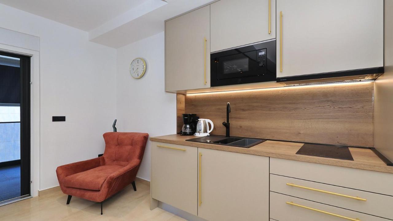 Adastra Apartments Maslenica Exterior photo