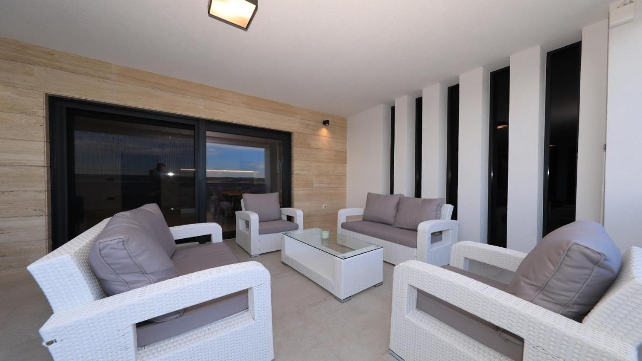 Adastra Apartments Maslenica Exterior photo